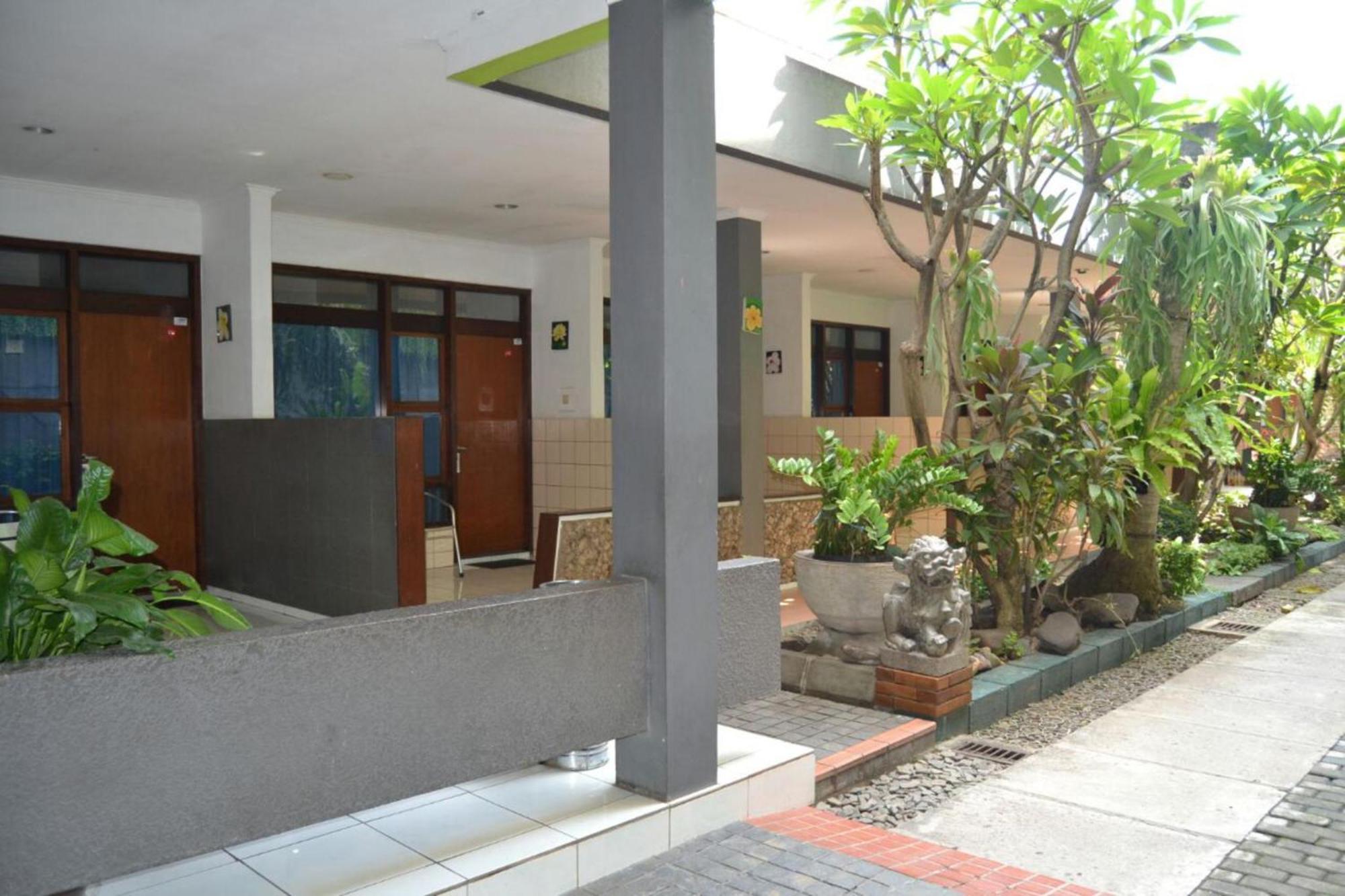 Hotel Aneka Baru Sleman  Kültér fotó