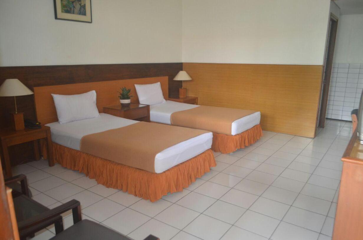Hotel Aneka Baru Sleman  Kültér fotó